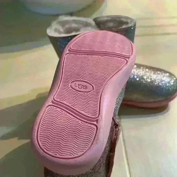 UGGS NEW size 7 Childs sparkling boots - Picture 2 of 5